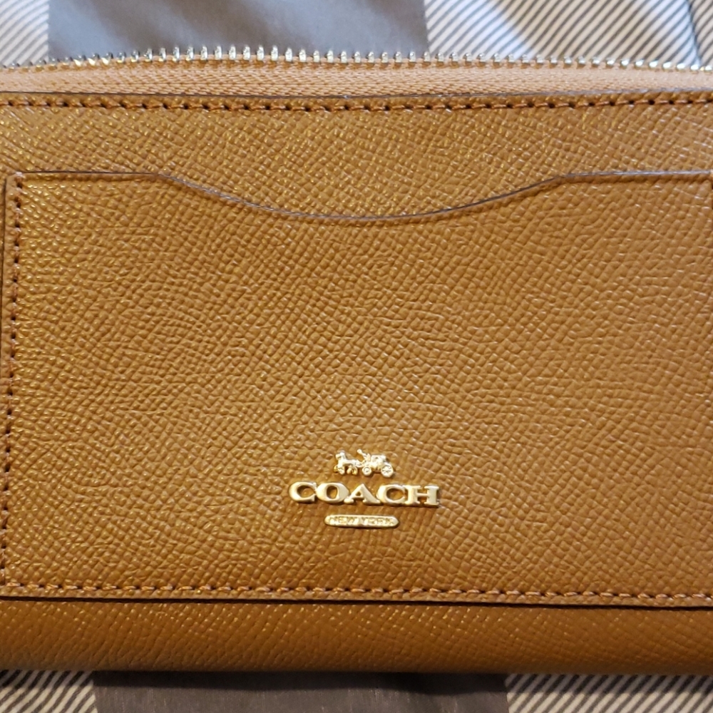 Authentic Coach Wallet - Picture 5 of 5